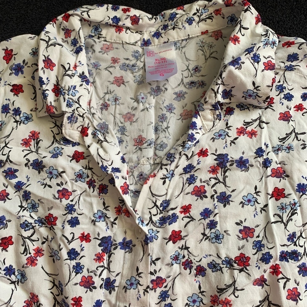 No Boundaries Floral Top - Picture 4 of 6
